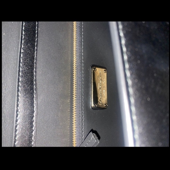 Salvatore Ferragamo shoulder bag NEW WITH BOX - Picture 8 of 8